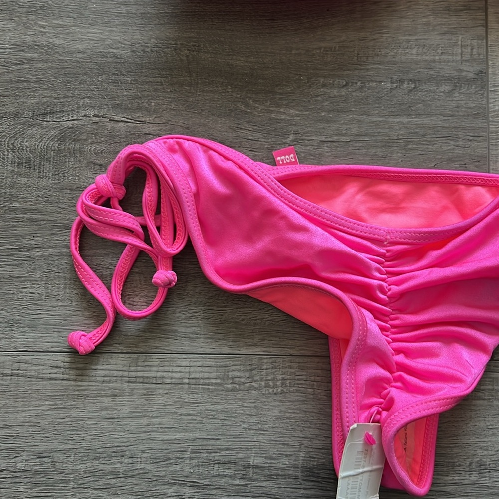 Bikinis - Picture 10 of 12